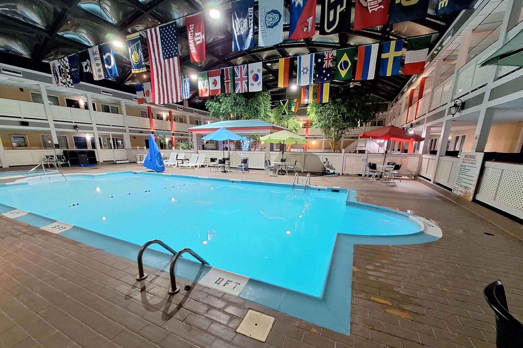 Travelodge By Wyndham Indianapolis Speedway ภายนอก รูปภาพ
