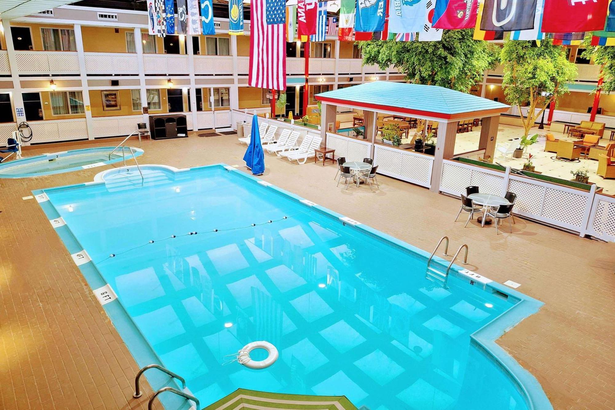 Travelodge By Wyndham Indianapolis Speedway ภายนอก รูปภาพ
