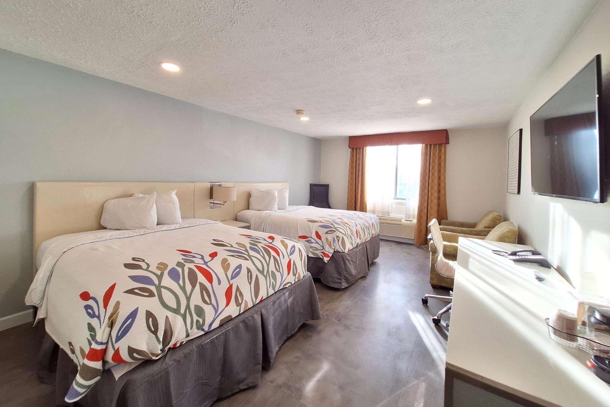 Travelodge By Wyndham Indianapolis Speedway ภายนอก รูปภาพ