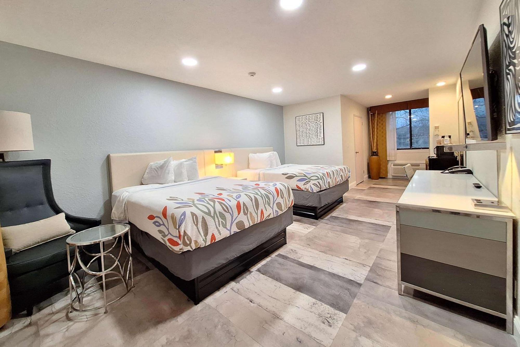 Travelodge By Wyndham Indianapolis Speedway ภายนอก รูปภาพ