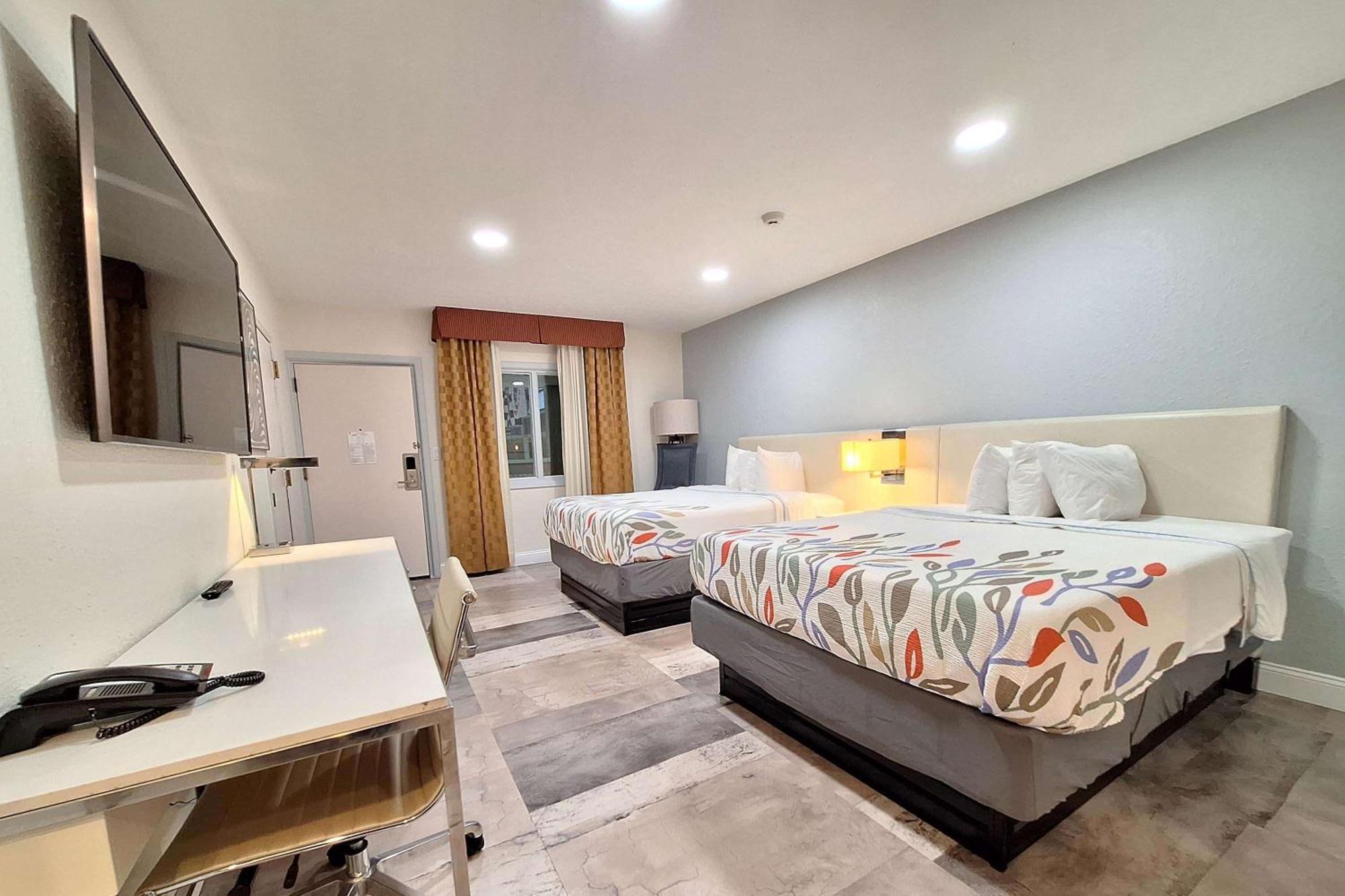 Travelodge By Wyndham Indianapolis Speedway ภายนอก รูปภาพ