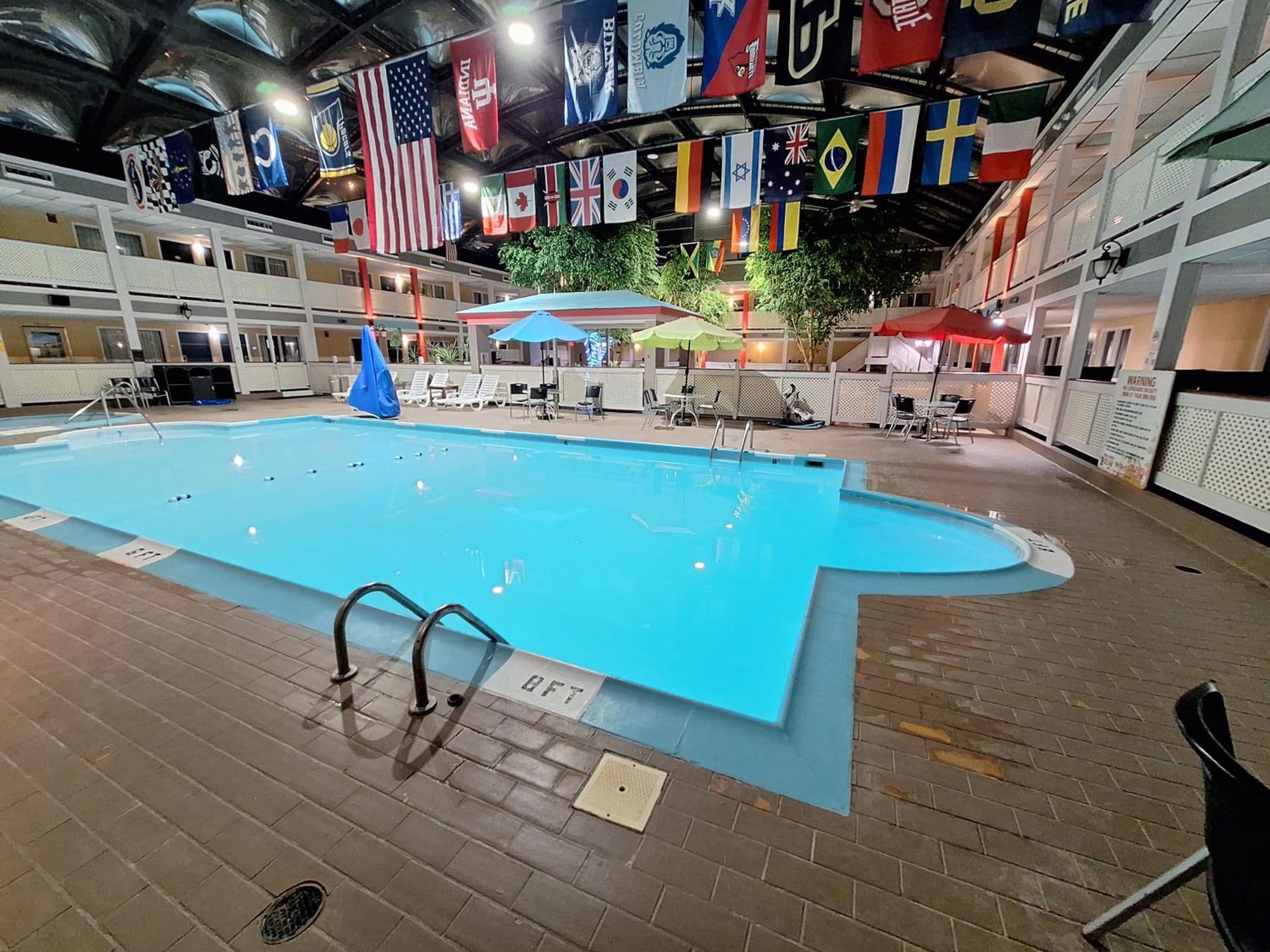 Travelodge By Wyndham Indianapolis Speedway ภายนอก รูปภาพ